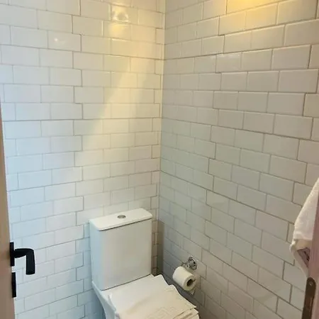 Luxury No4 In Ladadika *