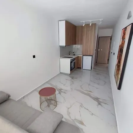 Luxury No4 In Ladadika