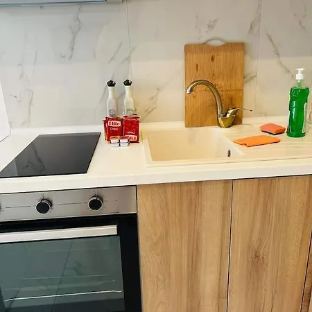 Luxury No4 In Ladadika *