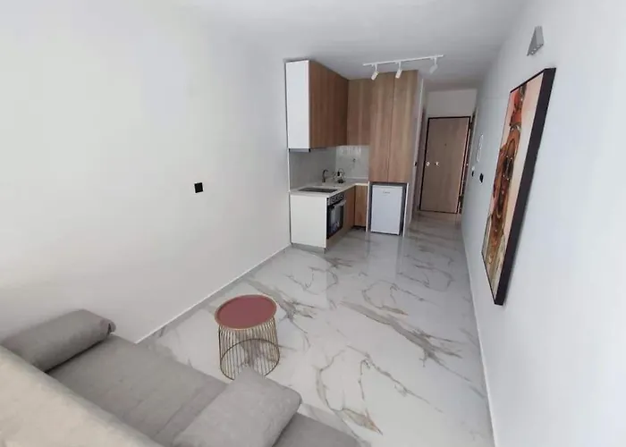 Luxury No4 In Ladadika